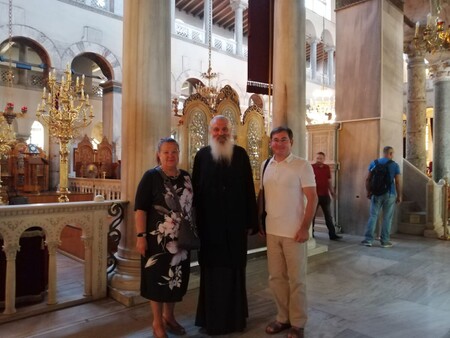 Stretnutie s gréckym mníchom Lakobocom z ostrova Athos. Vľavo prof. Glykéria Chatzouli